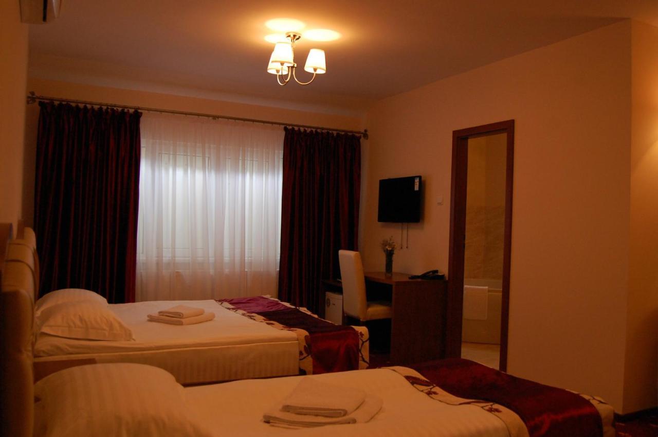 Hostel Paltinis Hunedoara Exterior photo
