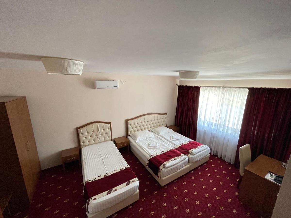 Hostel Paltinis Hunedoara Exterior photo
