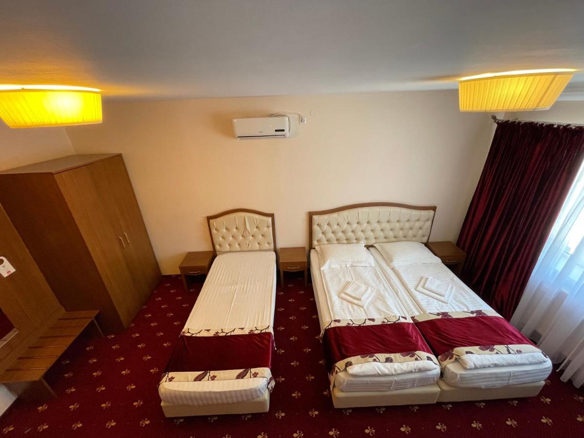 Hostel Paltinis Hunedoara Exterior photo